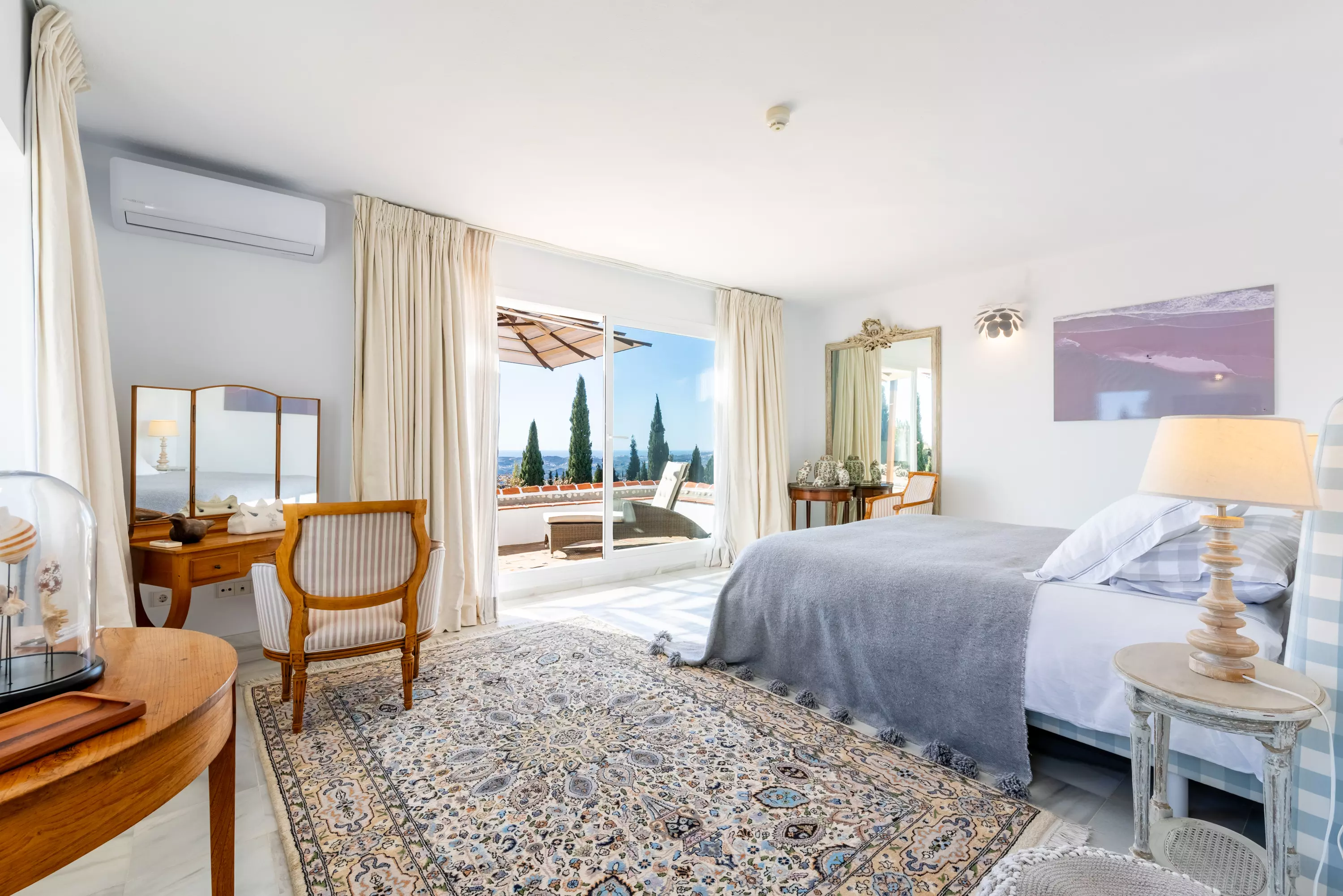 Image of Suite 4: Clear Belgian Sky