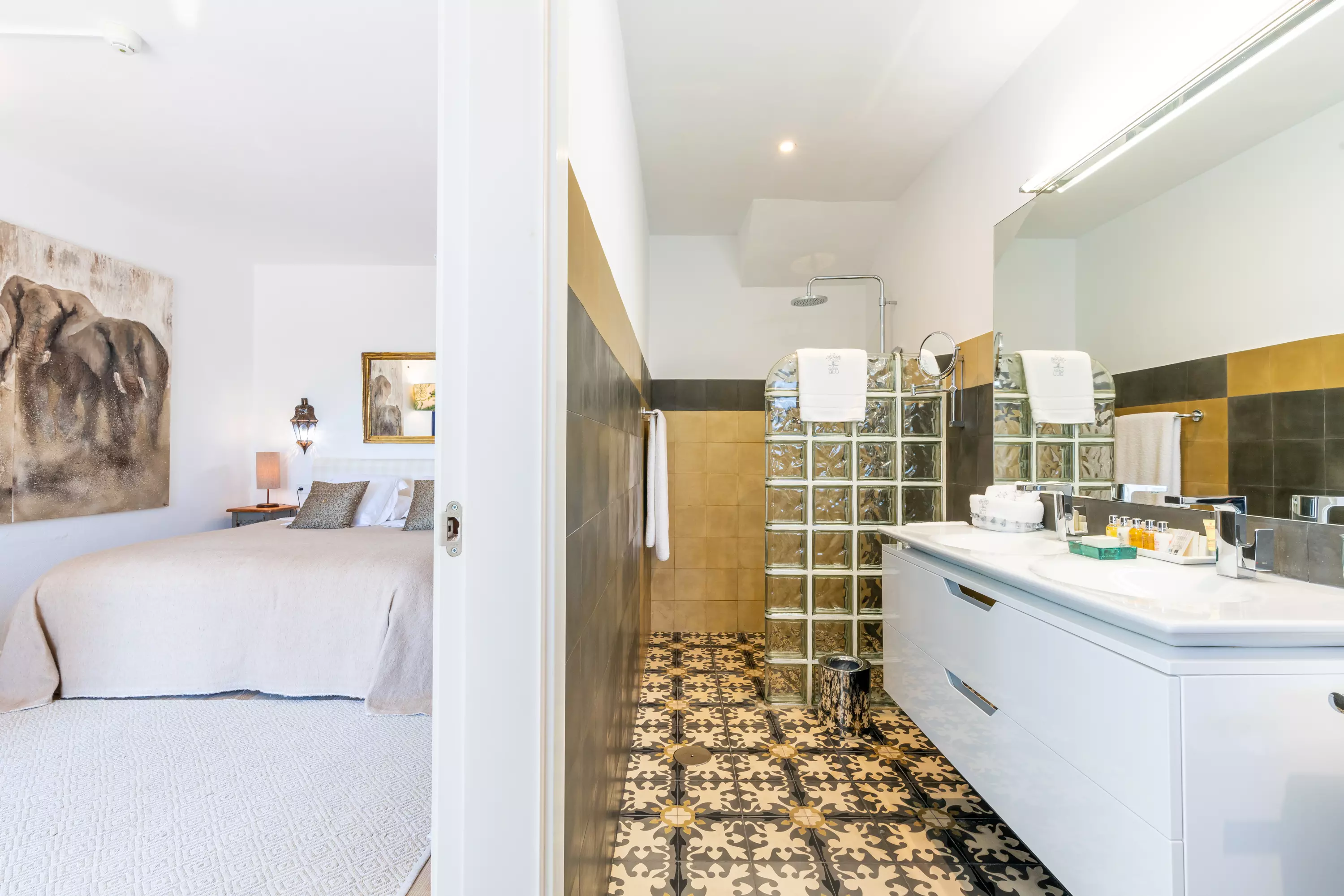 Image of Suite 1: Blue Damask Plum