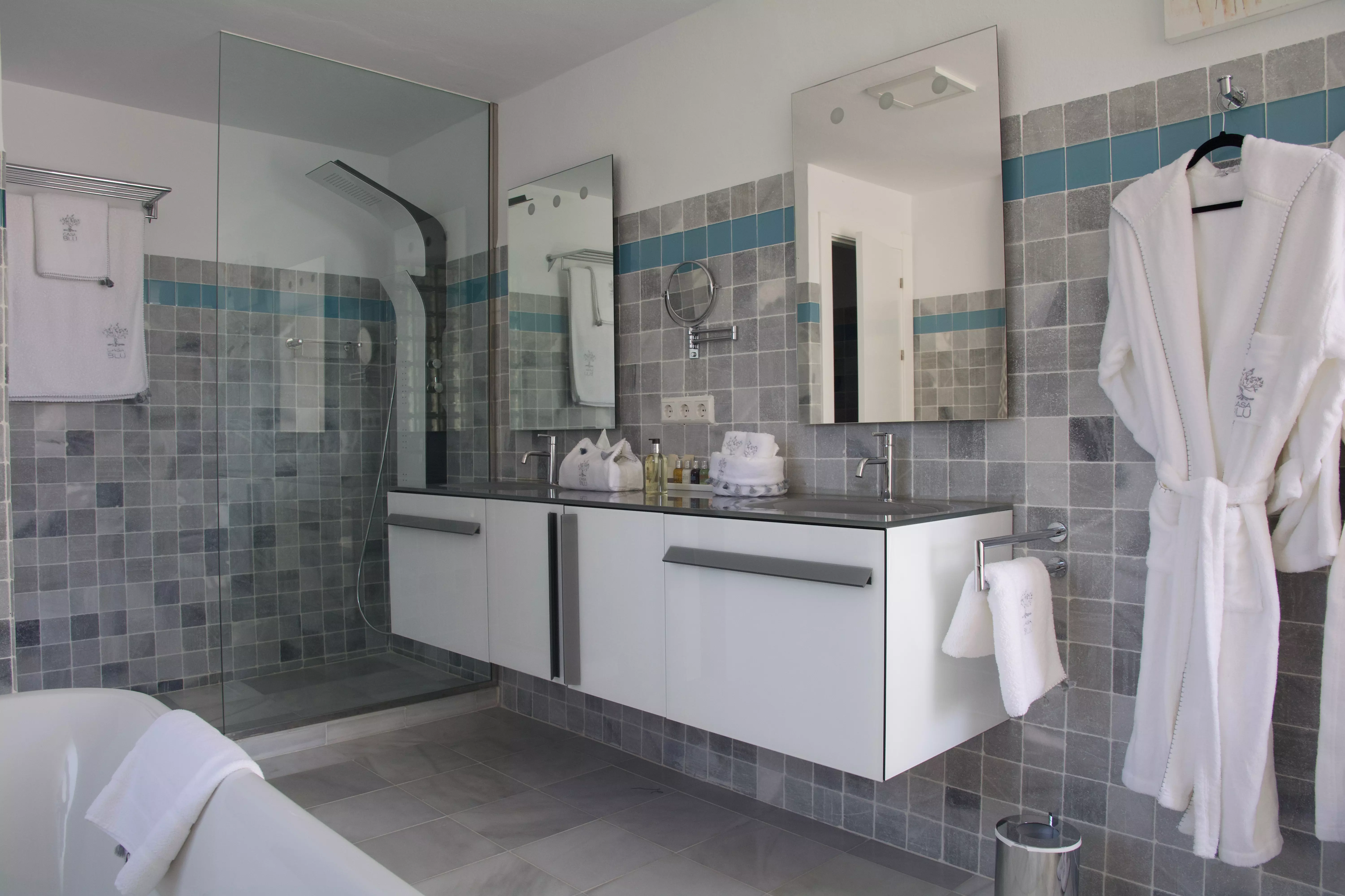 Image of Suite 1: Blue Damask Plum